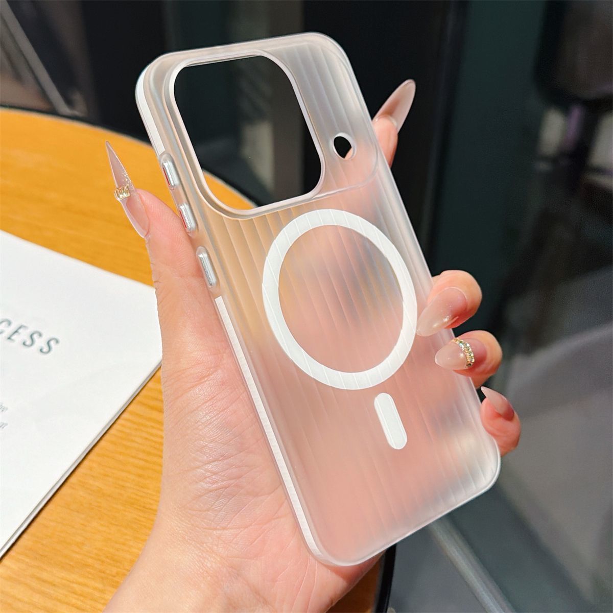 Luxury Ice Fog Corrugated Stri - огляд і ціна Oppo Find X8
